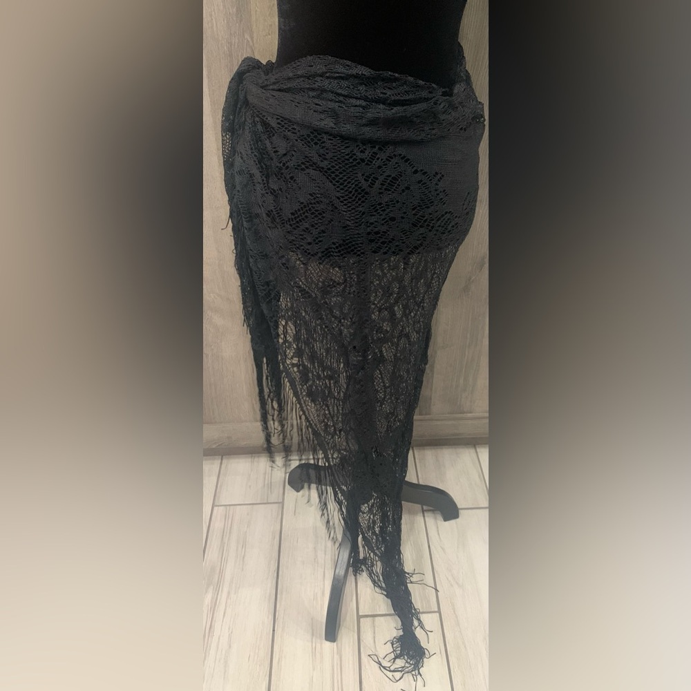 Black Crocheted Shawl Or Beach Wrap Cover up With Fringe Women's One Size - Picture 3 of 9